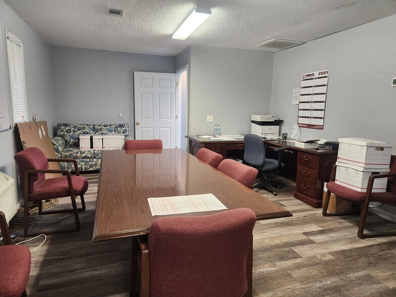 More Photos Of 1563 W Cherry St, Jesup Office For Sale