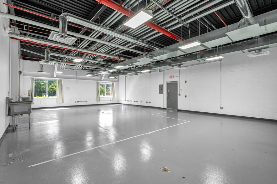 More Photos Of 37 W Century Rd, Paramus Office For Lease