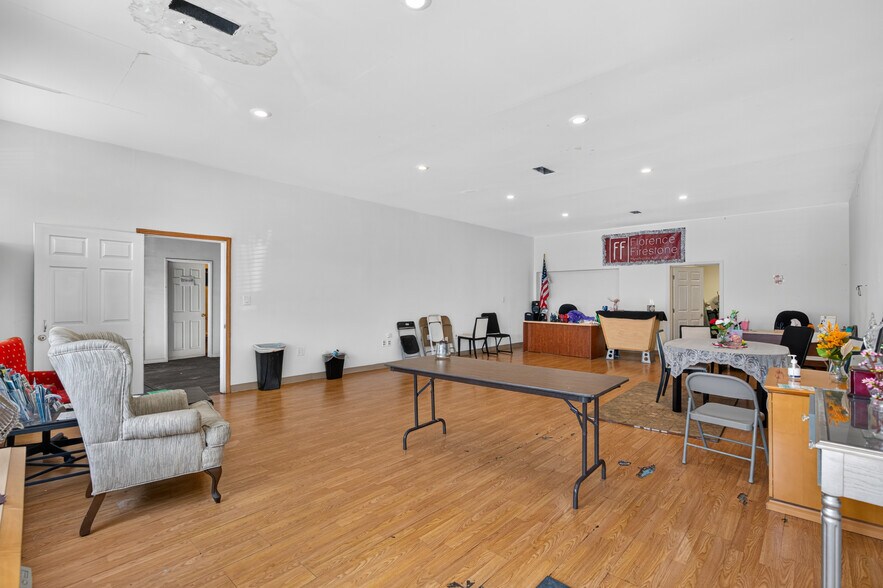 More Photos Of 1167-1201 E Florence Ave, Los Angeles Warehouse For Lease