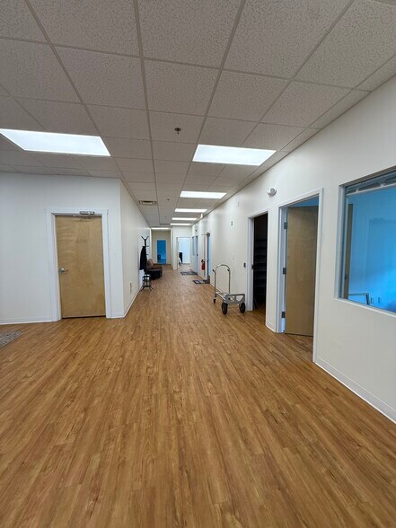 More Photos Of 27 Garden St, Danvers Warehouse For Lease