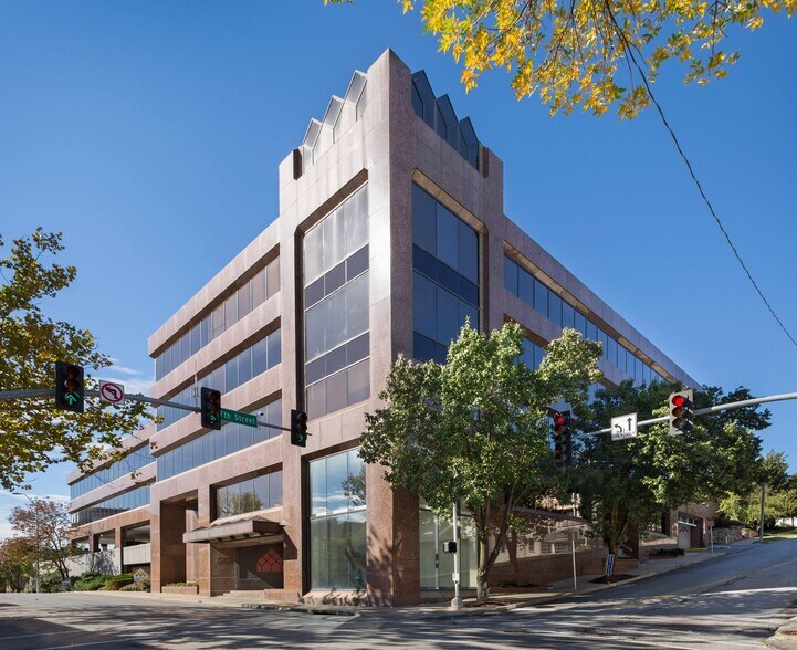 More Photos Of 4700 Belleview Ave, Kansas City Office For Lease