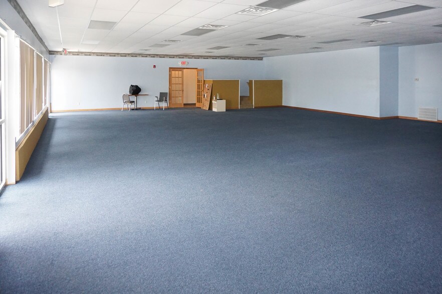 More Photos Of 1126 Old Route 66, Saint Robert Office For Sale