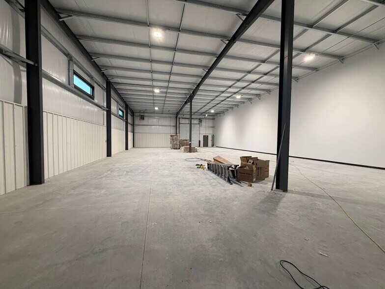 More Photos Of 830 Wesco Pky, Sheridan Warehouse For Lease