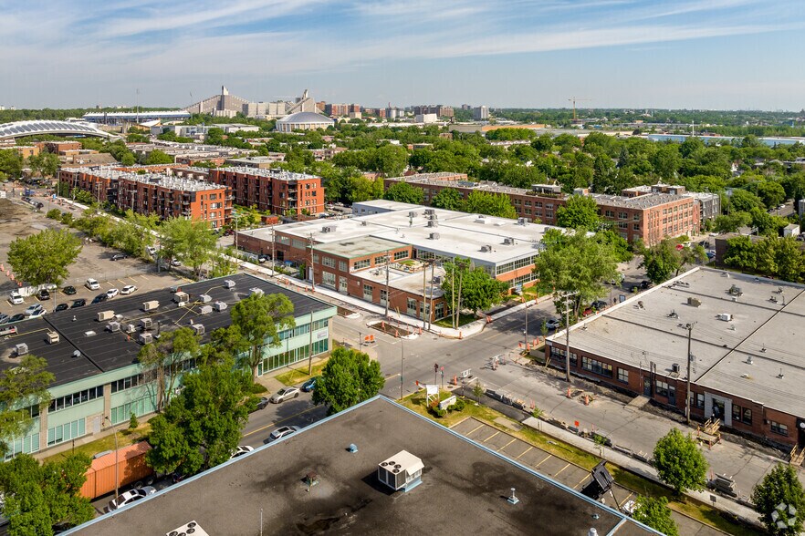 More Photos Of 2260 Av Aird, Montréal Light Distribution For Lease