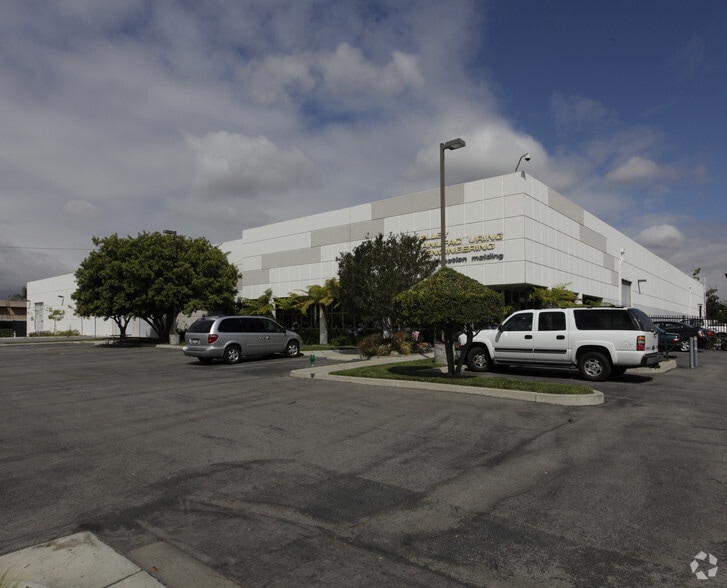 More Photos Of 11915-11937 Wicks St, Sun Valley Warehouse For Lease