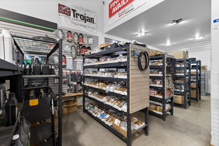 More Photos Of 11494 N Warren St, Hayden Freestanding For Sale