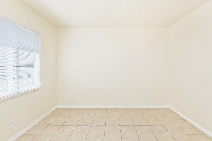 More Photos Of 15564 Hesperia Rd, Victorville Apartments For Sale