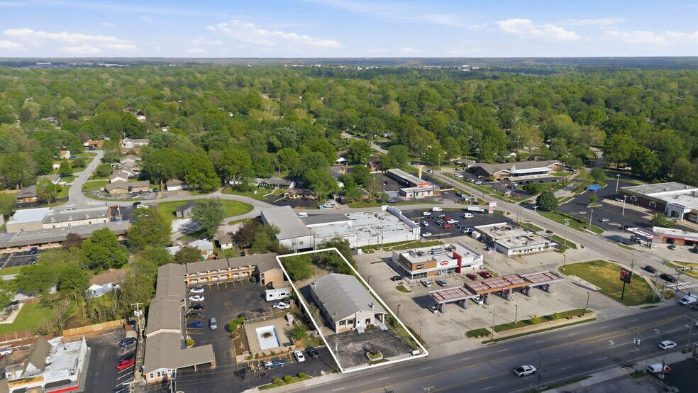 More Photos Of 2122 S Glenstone Ave, Springfield Freestanding For Sale