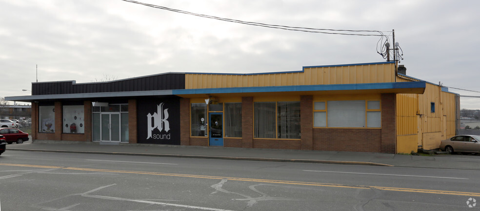 Primary Photo Of 575-579 Gorge Rd E, Victoria Storefront For Lease