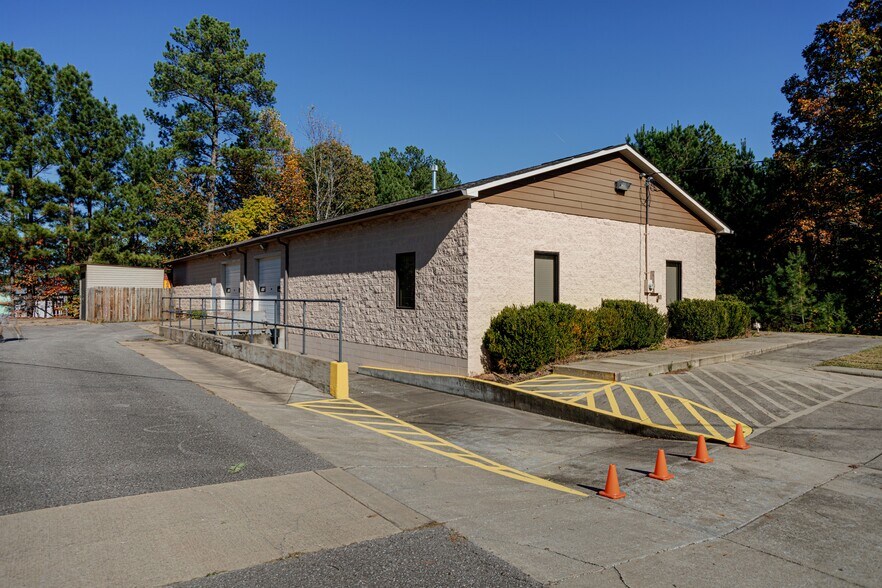 More Photos Of 7107 Juniper Rd, Fairview Showroom For Sale