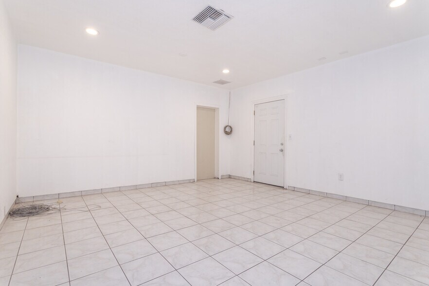 More Photos Of 661 Arroyo St, San Fernando Manufacturing For Lease