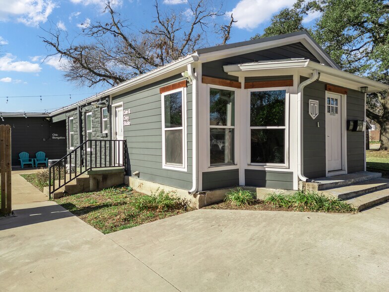 More Photos Of 3306 W Waco Dr, Waco Office Residential For Sale