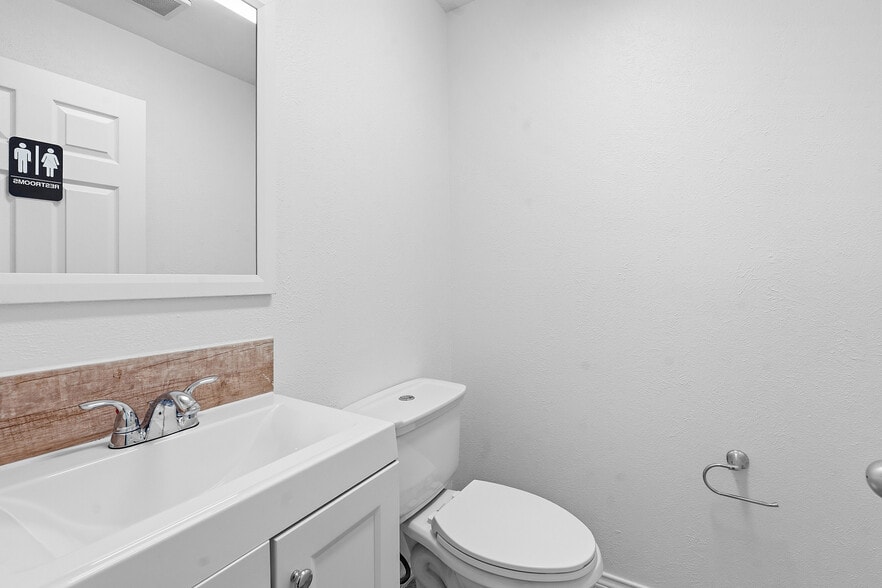 More Photos Of 1120 E 52nd St, Austin Flex For Sale