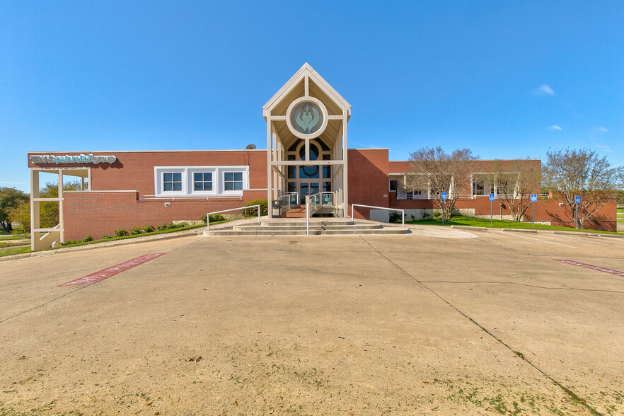 Primary Photo Of 1717 Precinct Line Rd, Hurst Medical For Lease