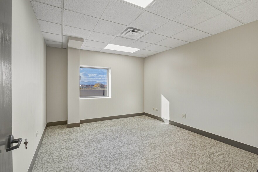 More Photos Of 5801 Logan St, Denver Research And Development For Lease