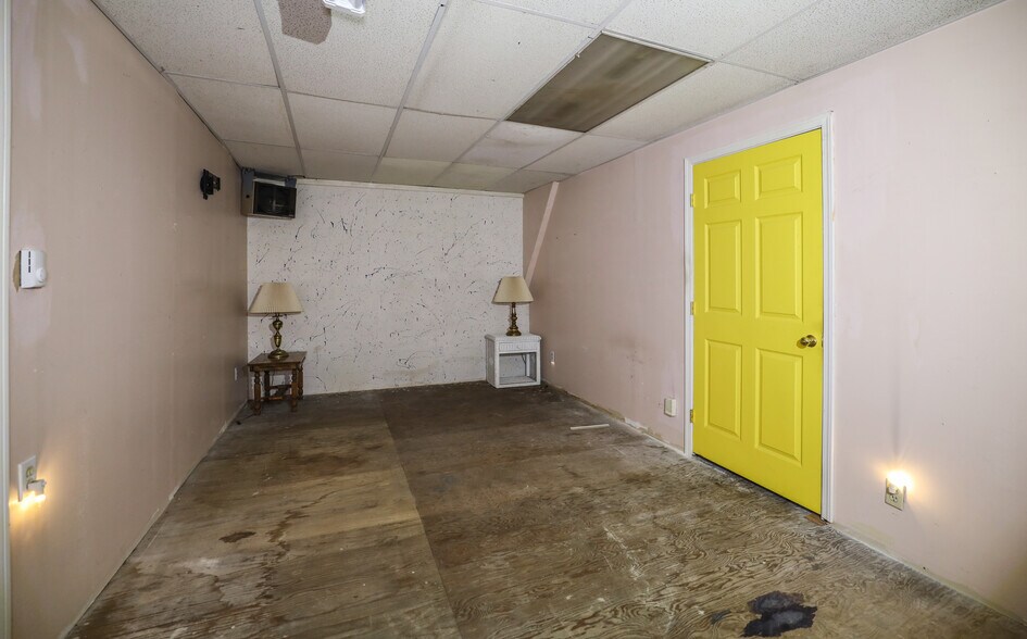 More Photos Of 411 S Jefferson St, Aberdeen Industrial For Sale