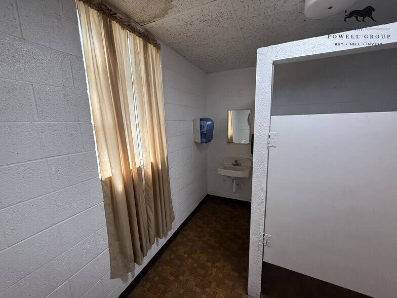 More Photos Of 4810 Avenue P, Lubbock Religious Facility For Sale