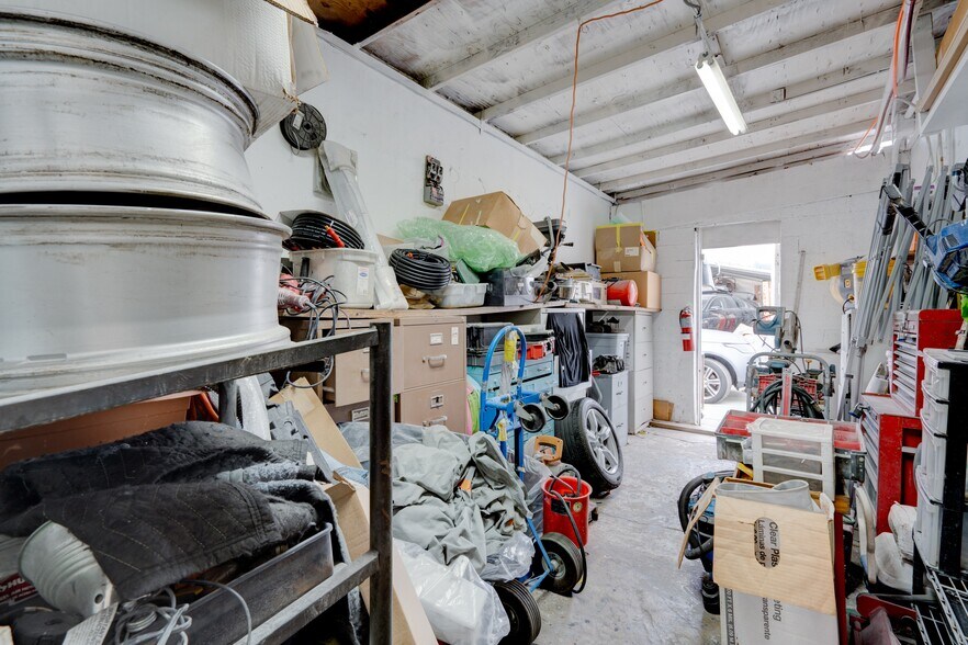 More Photos Of 205 N Dixie Hwy, Hallandale Beach Service For Sale