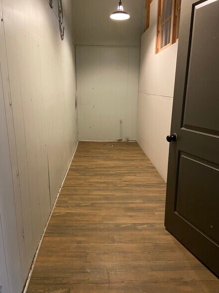 More Photos Of 6400-6420 SE Foster Rd, Portland Storefront For Lease