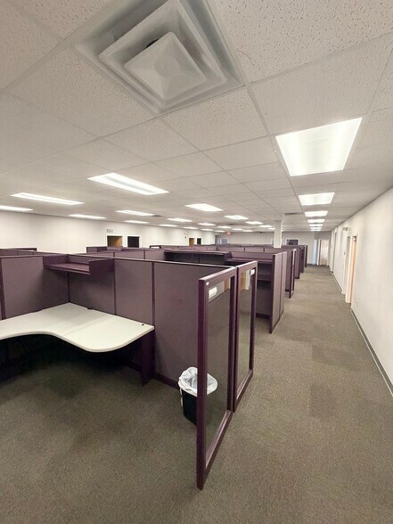 More Photos Of 115 Pat Thomas Pky, Quincy Office For Lease