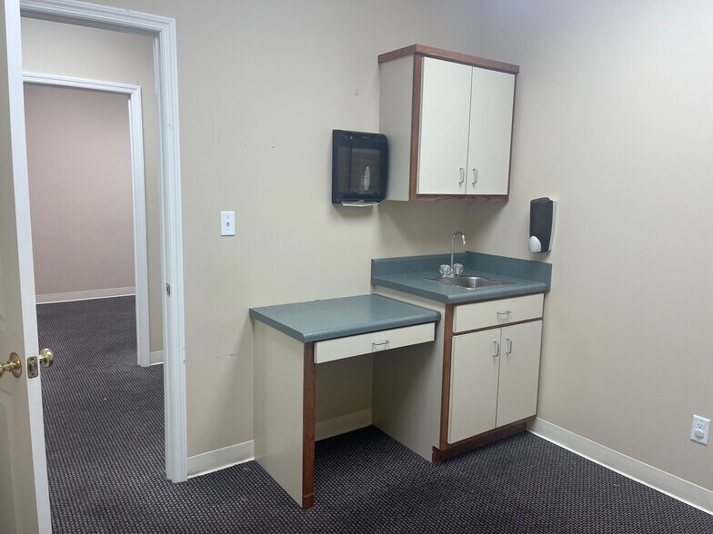 More Photos Of 2050 Cowan Hwy, Winchester Medical For Lease