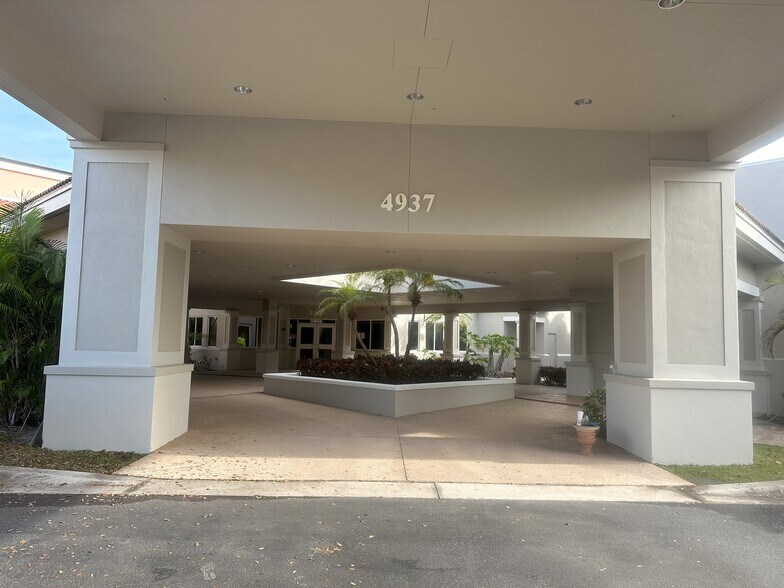 More Photos Of 4937 Clark Rd, Sarasota Medical For Sale
