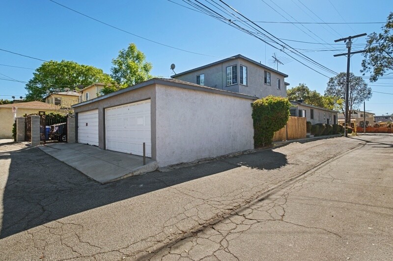More Photos Of 2117 Stewart St, Santa Monica Apartments For Sale
