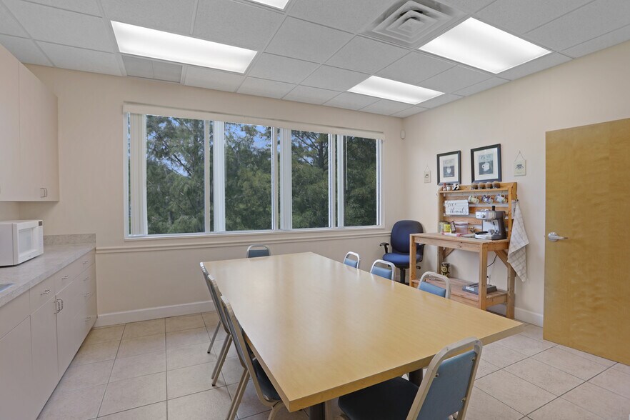 More Photos Of 3780 NW 83rd St, Gainesville Medical For Lease