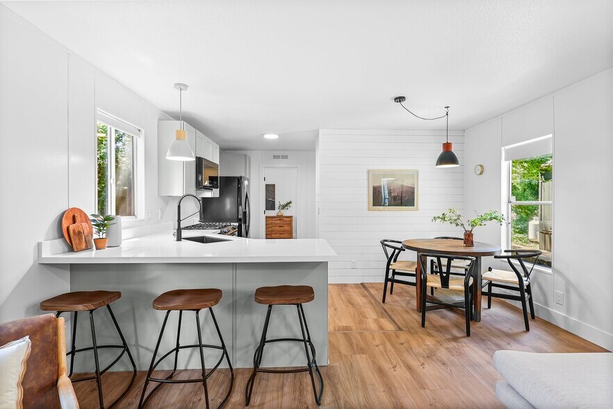 More Photos Of 4727 Dunsmuir Ave, Dunsmuir Hotel For Sale