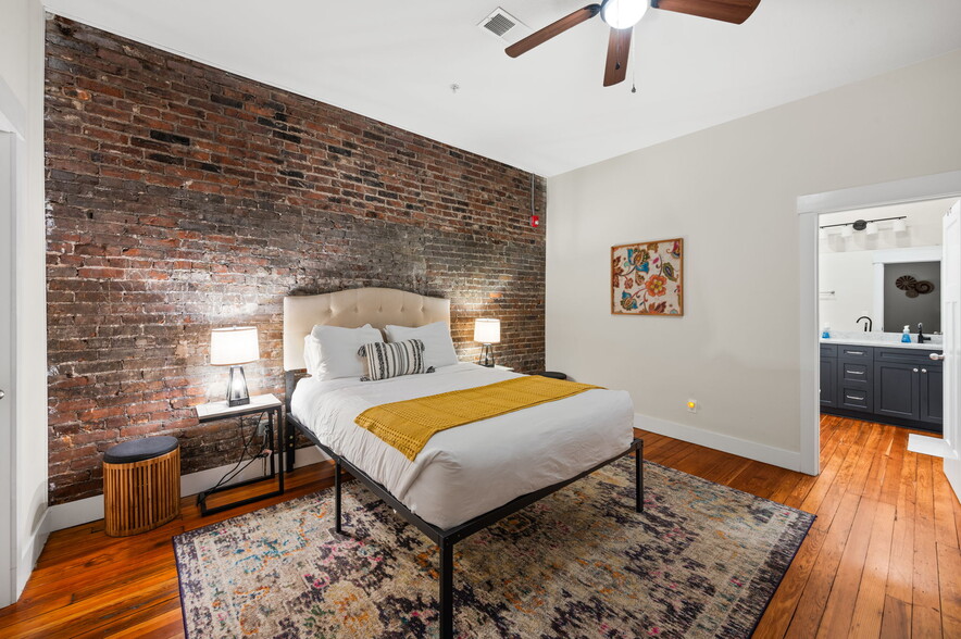More Photos Of 125 Franklin St, Clarksville Storefront Retail Residential For Sale