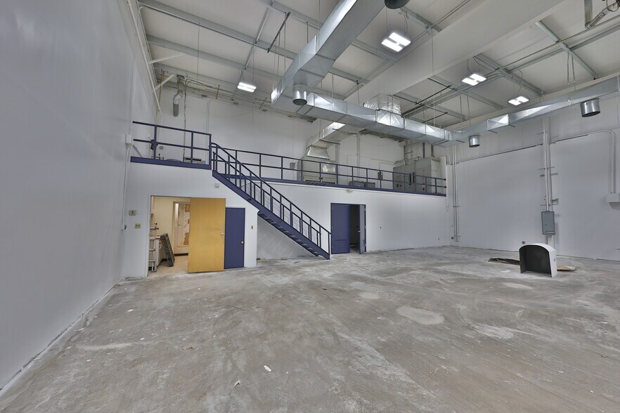 More Photos Of 12 Orben Dr, Landing Showroom For Lease