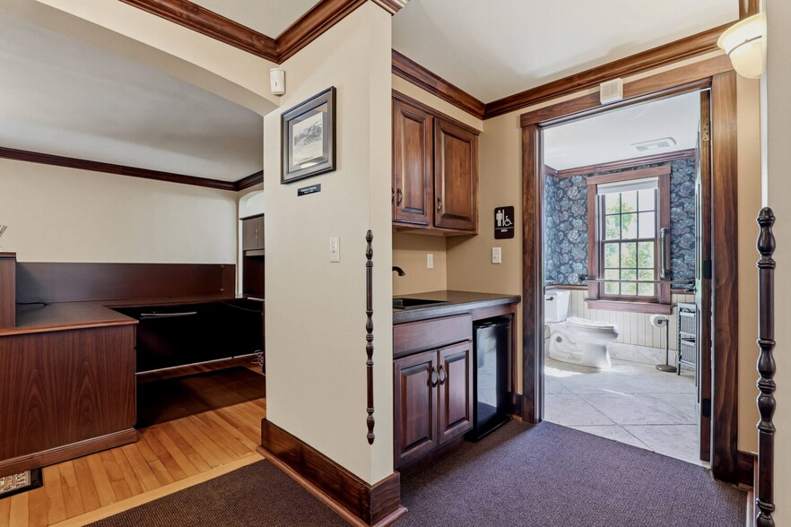 More Photos Of 517 Monroe St, Sheboygan Falls Office For Sale
