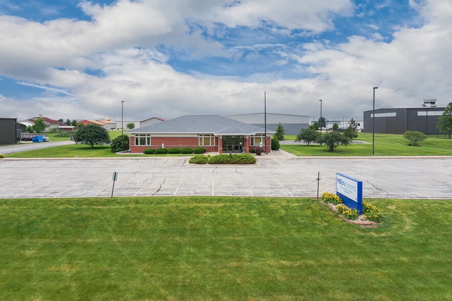 More Photos Of 407 Detroit Ave, Bloomington Office For Sale