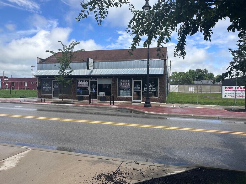 More Photos Of 1357 Central Ave, Middletown Storefront For Sale