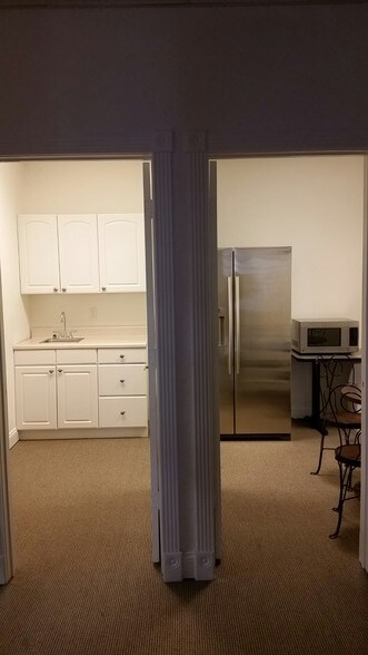 More Photos Of 7910 N Tamiami Trl, Sarasota Office For Lease