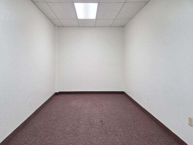 More Photos Of 1929 W Lone Cactus Dr, Phoenix Light Distribution For Lease