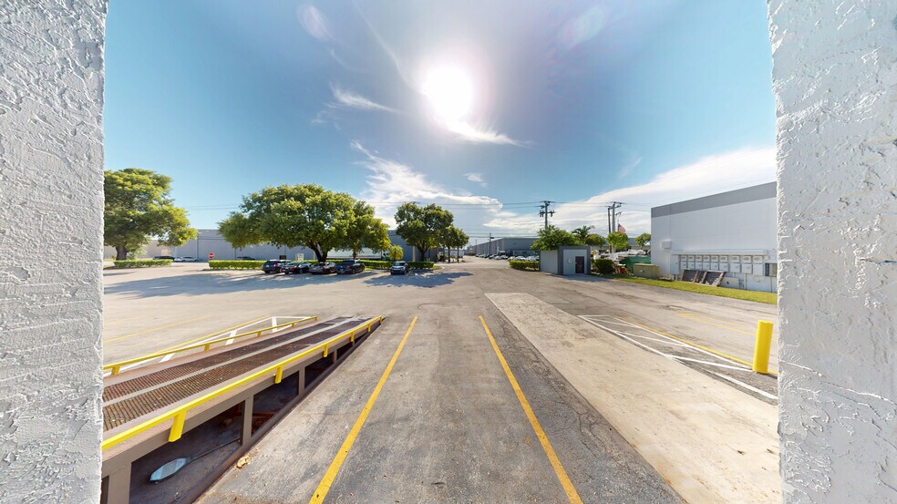 More Photos Of 8007-8115 NW 74th Ave, Miami Warehouse For Lease