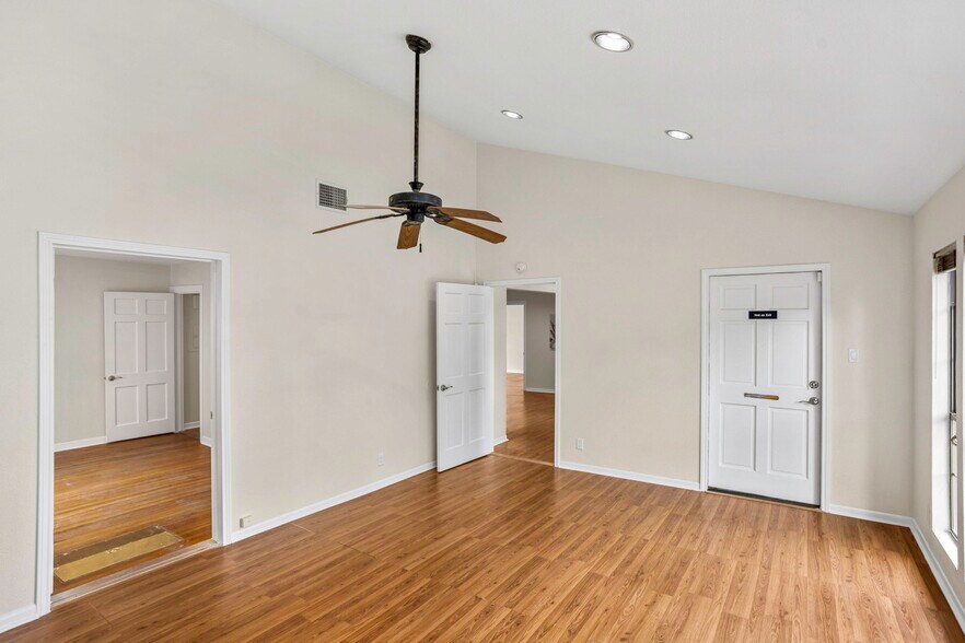 More Photos Of 5600 San Pedro Ave, San Antonio Office Residential For Sale