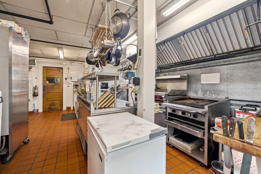 More Photos Of 41 Pleasant St, Woodstock Hospitality For Sale