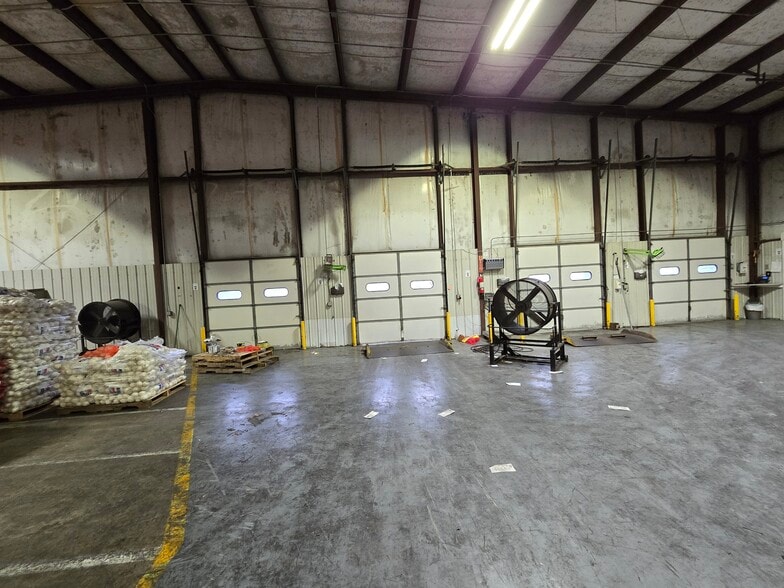 More Photos Of 11 Gurda Ln, Goshen Warehouse For Lease