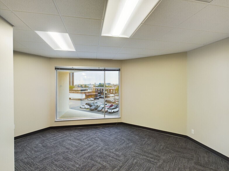 More Photos Of 7929 Brookriver Dr, Dallas Office For Lease