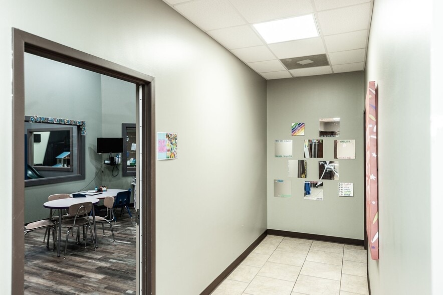 More Photos Of 20 Executive Park Dr, Hendersonville Loft Creative Space For Sale