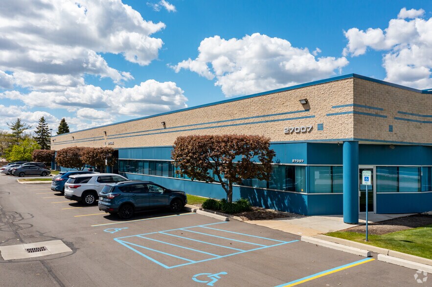 More Photos Of 27003-27007 Hills Tech Ct, Farmington Hills Light Manufacturing For Lease