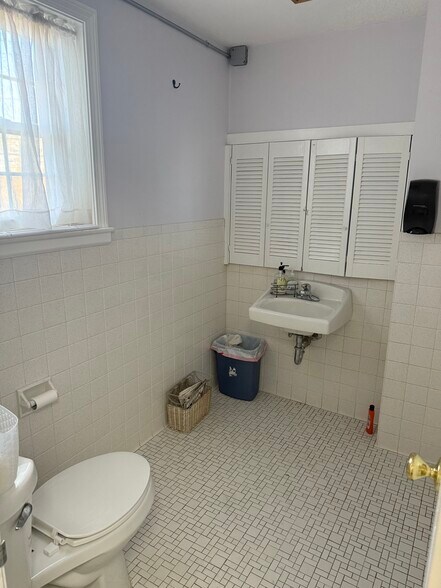 More Photos Of 381 Hubbard St, Glastonbury Loft Creative Space For Lease