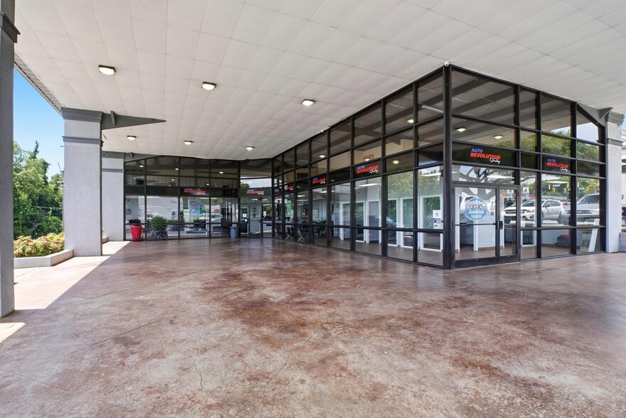 More Photos Of 325 W Dixon Blvd, Shelby Unknown For Lease