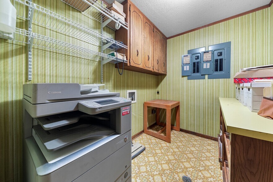 More Photos Of 2302 W Stan Schlueter Loop, Killeen Office For Sale