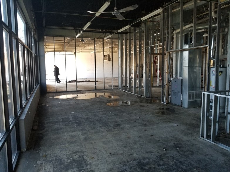 More Photos Of 8709 Pyott Rd, Lake In The Hills Distribution For Lease