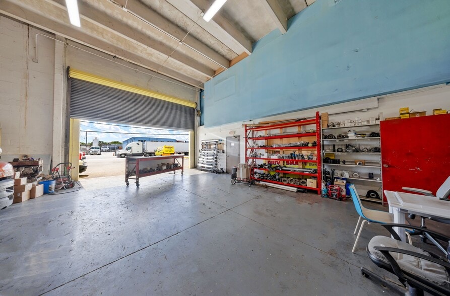 More Photos Of 8125 NW 93rd St, Miami Warehouse For Sale