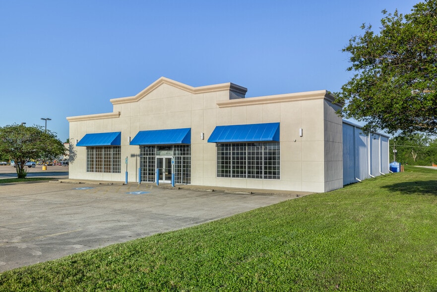 More Photos Of 9230 N Highway 6, Navasota Freestanding For Sale