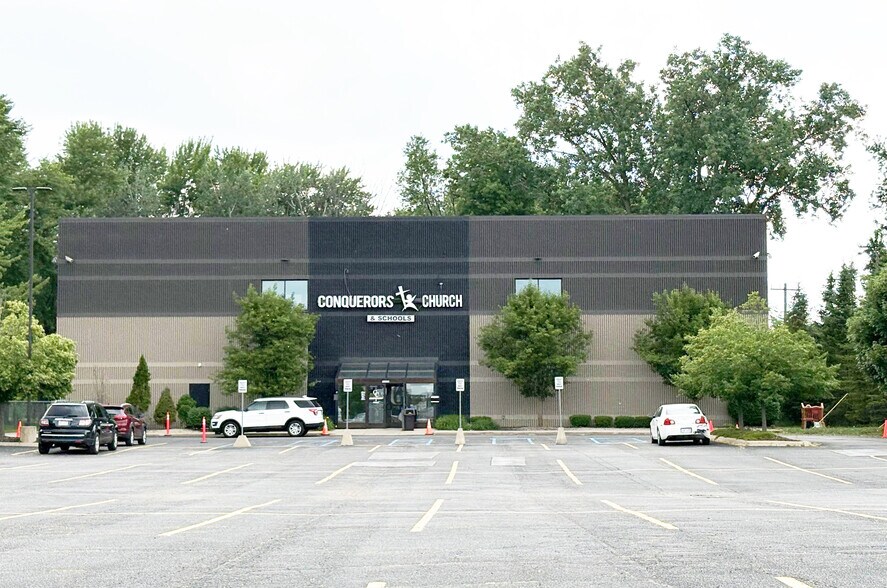 Primary Photo Of 34375 S Gratiot Ave, Clinton Township Office For Sale